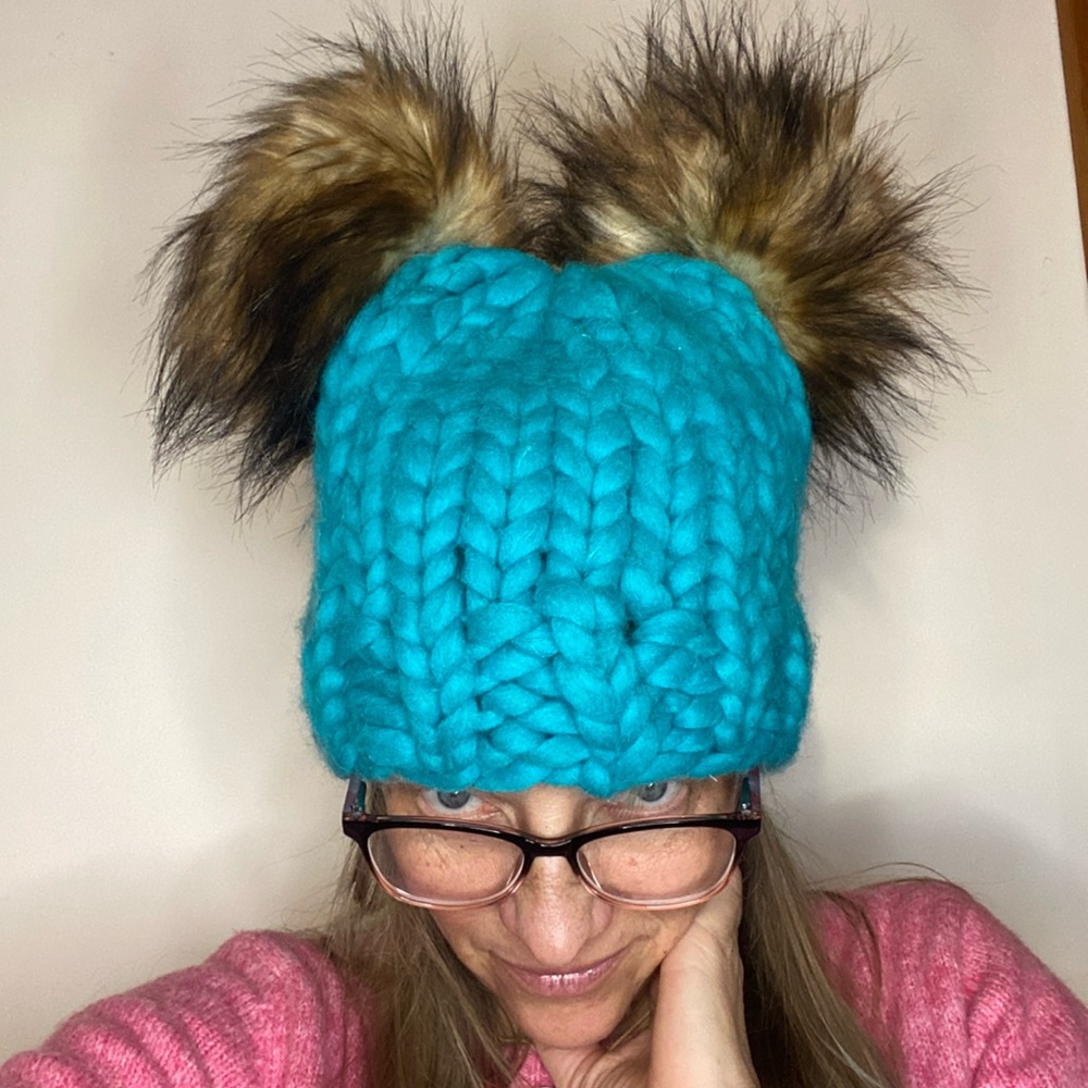 Custom made designer hand knit 🧶 chunky knitted hat with 2 Pom poms!! So fun!